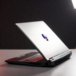 Alienware x17 R2